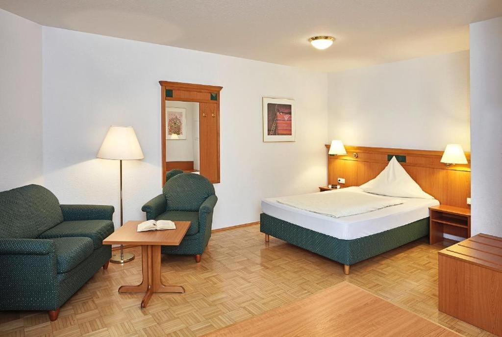 Hotel & Residenz Am Kurpark Schlangenbad Buitenkant foto