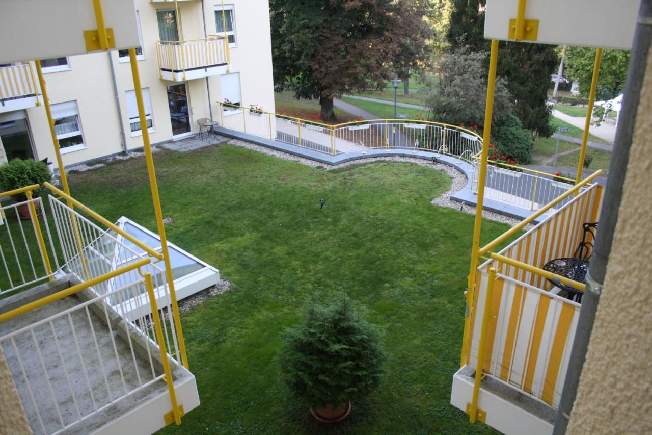 Hotel & Residenz Am Kurpark Schlangenbad Buitenkant foto