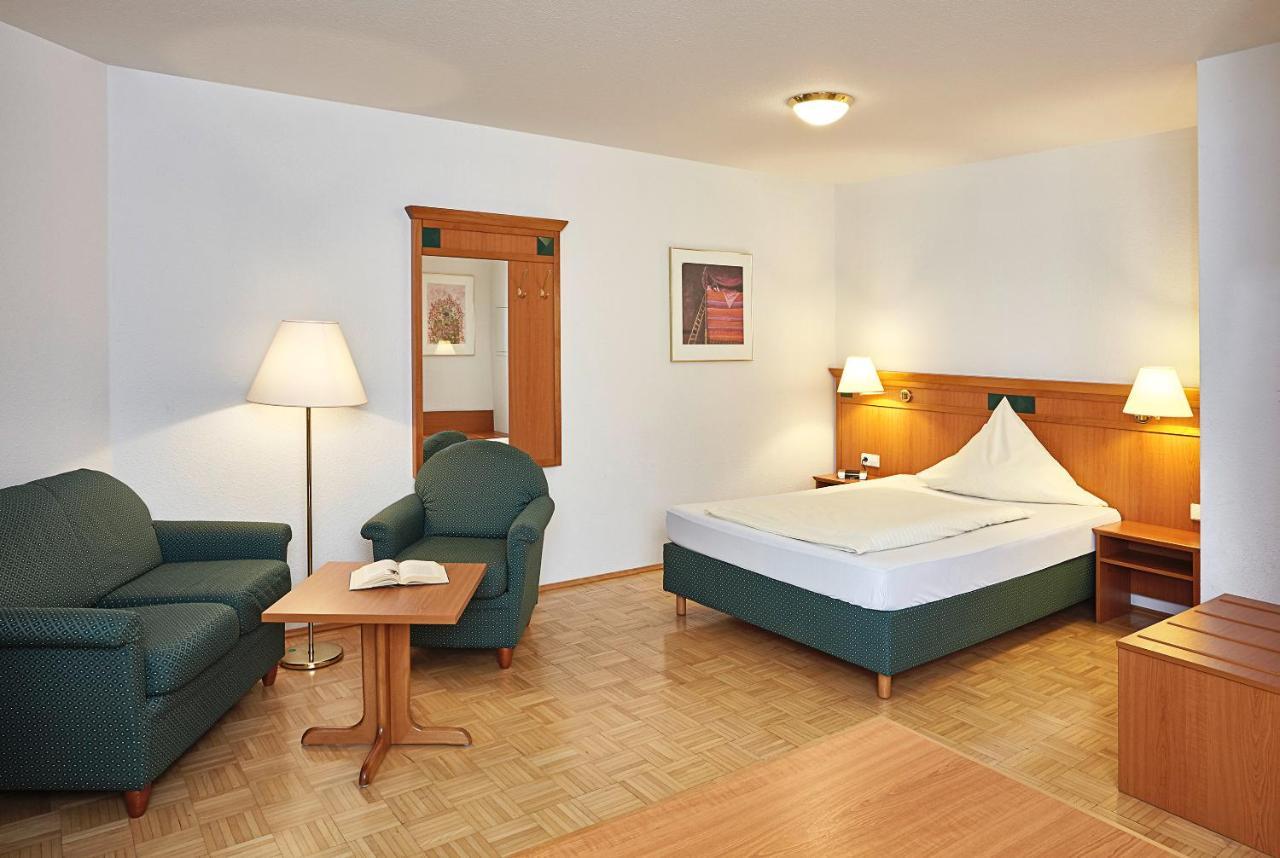 Hotel & Residenz Am Kurpark Schlangenbad Buitenkant foto