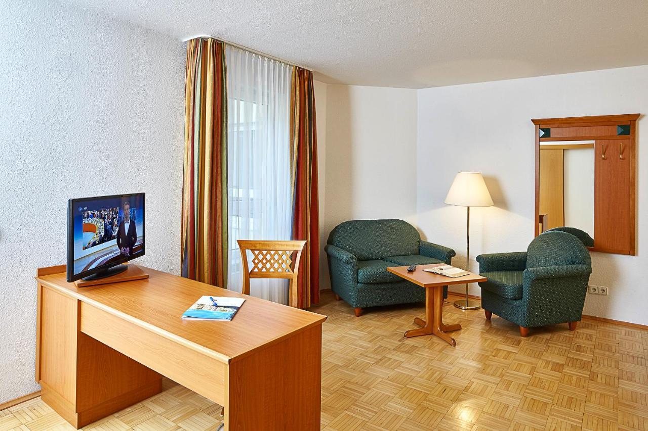 Hotel & Residenz Am Kurpark Schlangenbad Buitenkant foto
